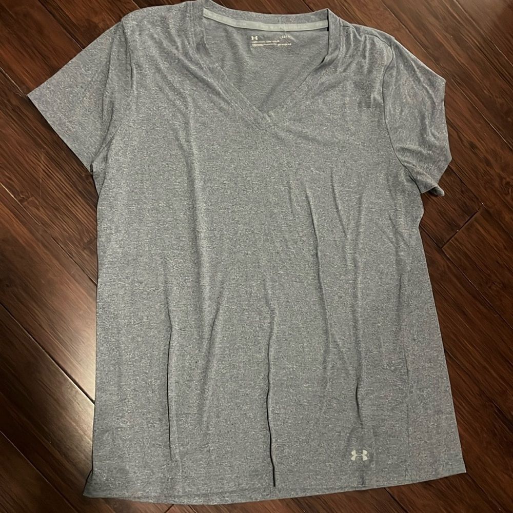 Women's Workout Shirt - TShirt - Under Armour - Gray Large T - Like New